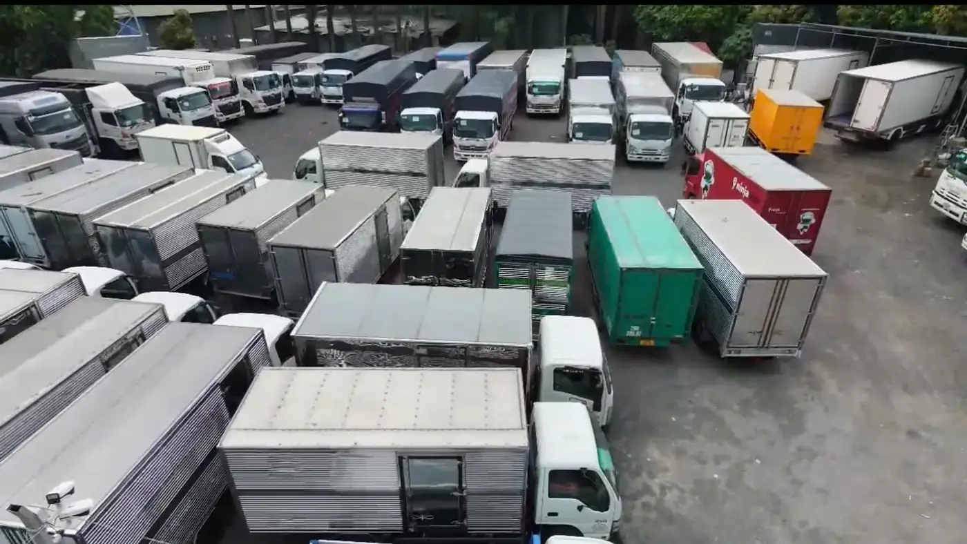 Nhiều xe sẵn bãi, dễ so sánh
